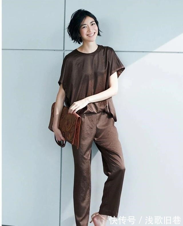 极简 日本主妇的中年“极简风”穿搭,凭什么穿出一身气质!
