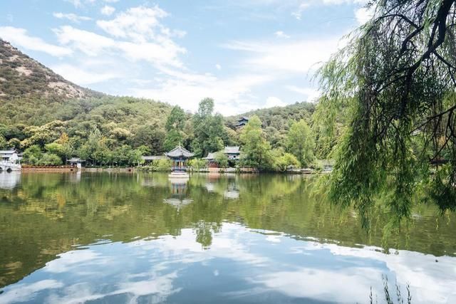 玉龙十三峰|丽江这个景区人少景色美，不收门票成为了丽江绝景