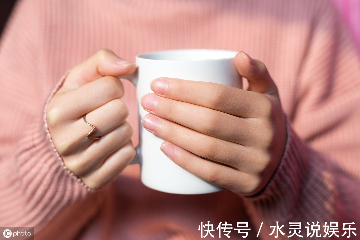 温白开|早晨空腹喝水,是对还是错呢一起来看营养师的回答