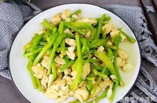 黄花菜|天然“安眠药”找到了,每天炒一盘,镇定安神,一觉睡到大天亮