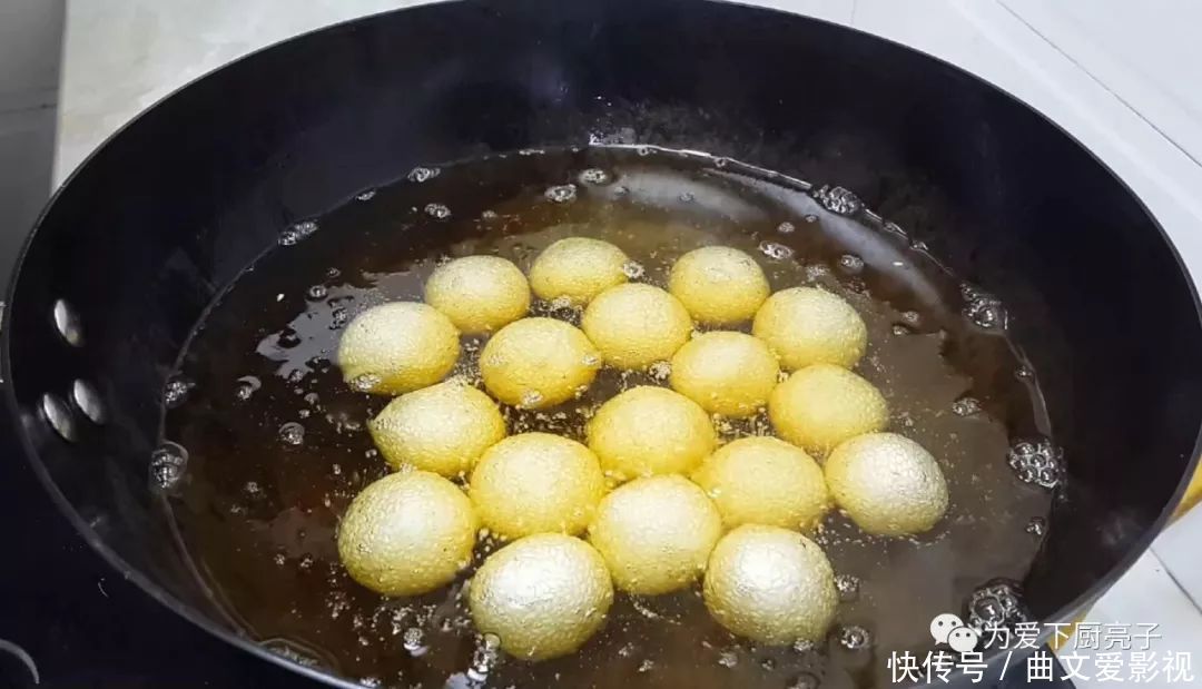 大米团子|3勺糯米粉,1碗大米,教你简单一做,比麻团做法简单,比锅巴好吃