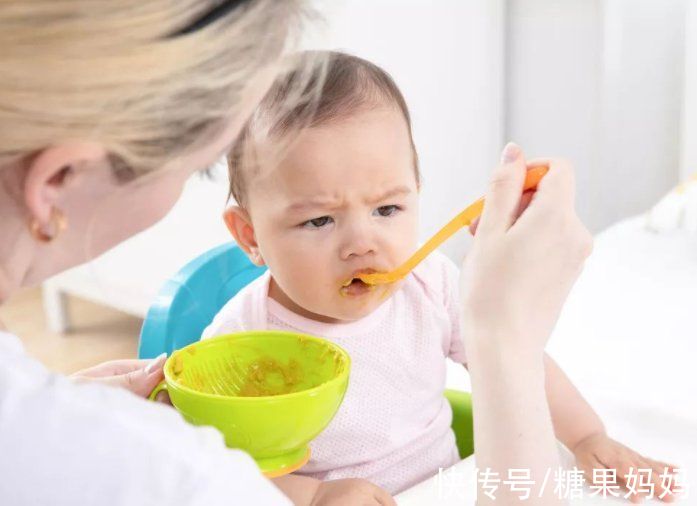 辅食书|1岁宝宝只爱喝奶拒绝吃辅食，姥姥找出原因，宝妈：我太难了