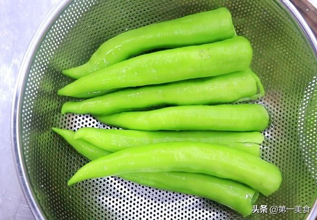 虎皮|虎皮青椒不放油也能起虎皮，厨师长分享做法和技巧，学会在家做