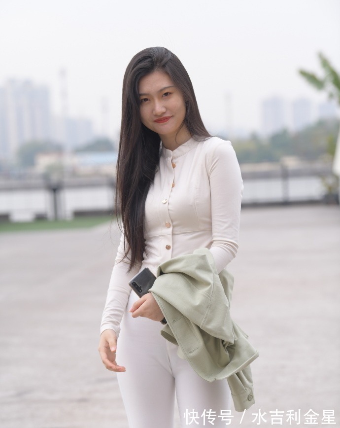 T恤 穿修身裤美不美搭配“开衫T恤”试试,造型会告诉你答案!