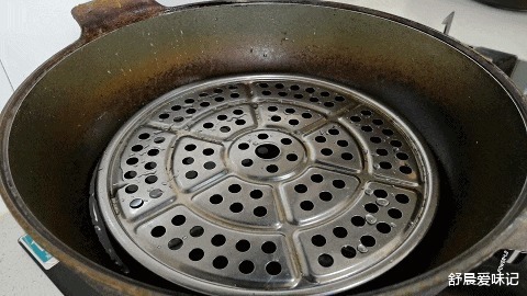 蒸鱼豉油|清蒸鱼，不要上来就放盐，教您小妙招，鲜嫩多汁，不柴也不腥
