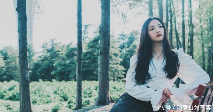 打败 在《好声音》打败希林娜依·高的眼镜妹,如今大变样,美得认不出