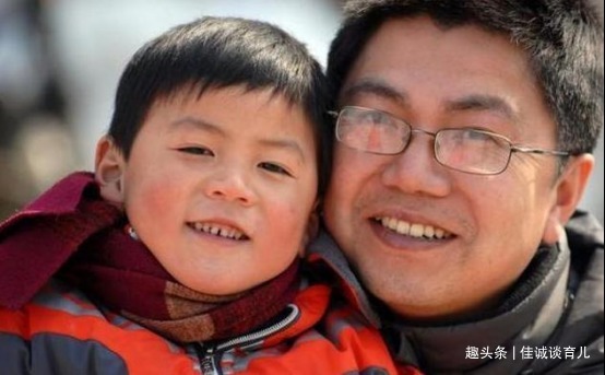 偷钱|同样是拿走爸爸的100块钱,两个爸爸的做法,孩子长大后差距明显