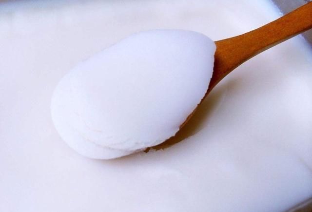 熬猪油时,别只知道加水,多加1勺它,熬好的猪油放上1年都不会坏