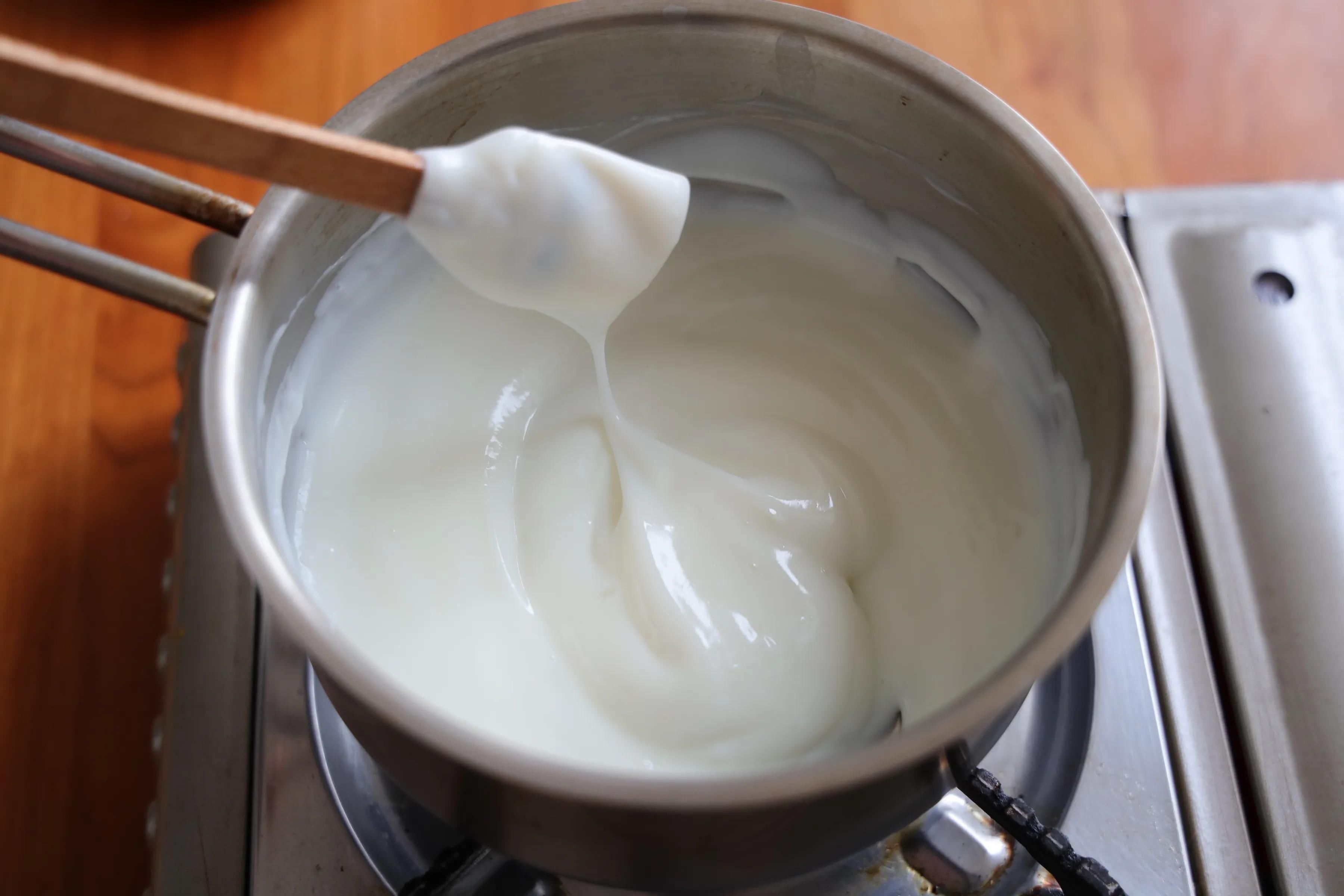 喝不完的牛奶做成小甜品，不用烤箱，简单0难度，小朋友都喜欢吃