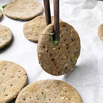 全麦葱香饼干