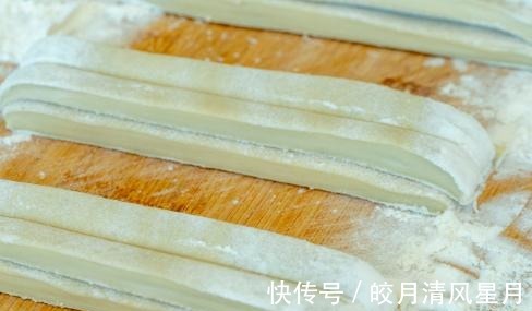 小苏打|居家自制健康小油条,早上起来吃一根,方便还美味,赶快学起来吧!