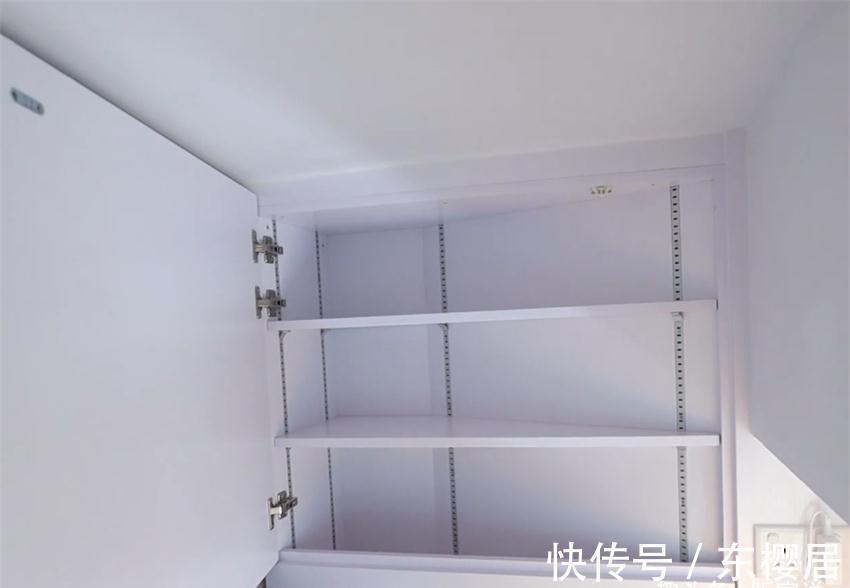 小两口|小两口买下21㎡婚房，巴掌大的家挤出“双客厅”，生活去繁从简