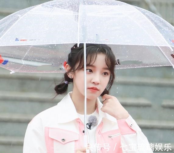 《跑男黄河篇2》路透,3位女嘉宾都是双马尾,风格现在大不一样