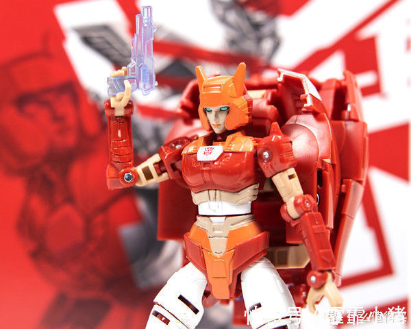 bet擎天柱的一生挚爱：变形金刚网飞限定 塞伯坦之战艾丽塔