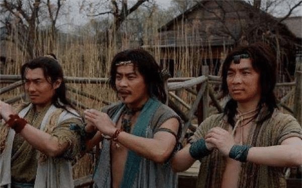  林冲|为何阮氏三雄与林冲关系不好？只因林冲来到梁山，做了此事