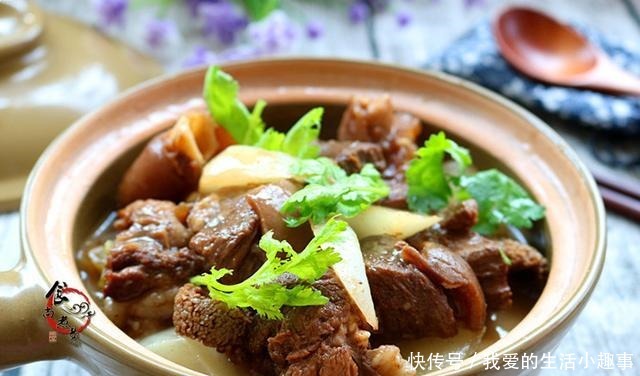 每年冬天一到,此菜最抢手,当季食材营养足,荤素搭配味道香