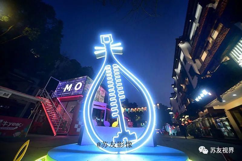夜景|南京:琵琶街打造成以音乐为主题的步行街区 成为网红打卡点