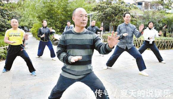 老伴儿|68岁老人坦言：喜欢上年轻的伴侣，却毁掉了自己的晚年