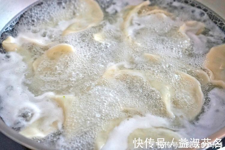 金针菇|金针菇你还在凉拌用它做饺馅包饺子,全家人都夸味道真棒