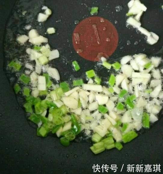 一根茄子、一个土豆、一根尖椒,就能做出不比肉菜差的地三鲜