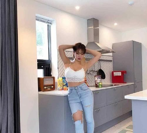 时尚独特的牛仔裤魅力,紧绷绷,你感受到了吗