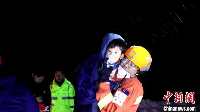 瓦龙乡|西藏突发雪崩5人被困 林芝森林消防紧急救援