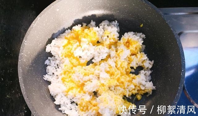 美味|在家制作黄金炒饭,鲜香美味,好吃又有营养!
