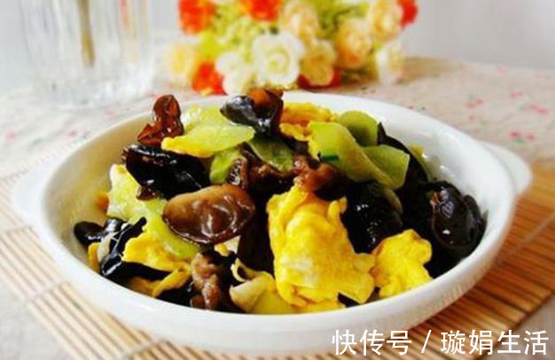 清蒸|美食推荐：清蒸黄花鱼，家常炒鸡杂，肉末炒三丁，木耳炒鸡蛋