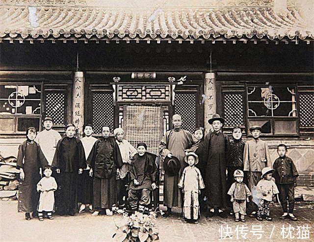 四世同堂@老舍在《四世同堂》中渗透出普通中国人的基本生存观:凑合着活