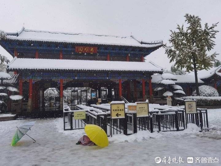 济南|受降雪影响，济南大明湖暂时封闭