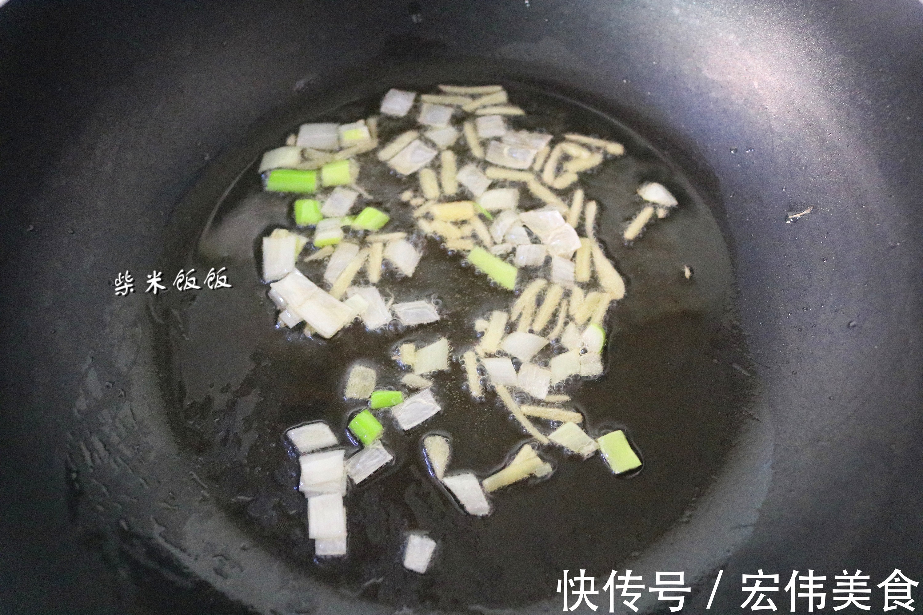 家人|2根油条，1块豆腐，炖一炖，家常味道就是美，家人喜欢