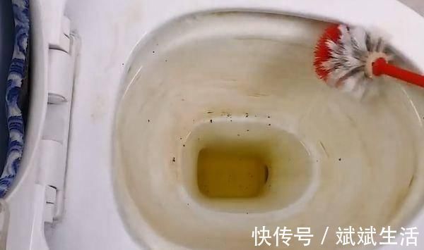 马桶|洗马桶谁还用洁厕灵啊聪明人都用它清洗,轻松去除黄渍无异味