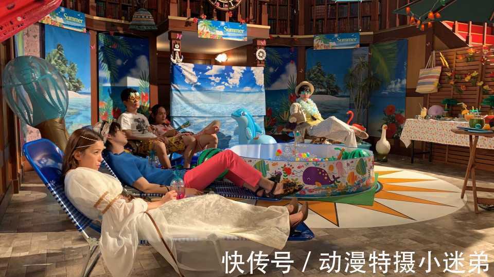 芽依|假面骑士圣刃特别篇,剑士们集体享受,飞羽真换上夏日限定套装!