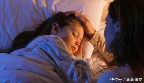 老人|宝宝跟谁睡就跟谁亲?心理专家:不是迷信,要抓住“依赖黄金期”