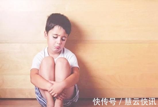 孩子|父母离婚,小男孩选择跟有钱的爸爸,长大后说出真相,妈妈泪奔