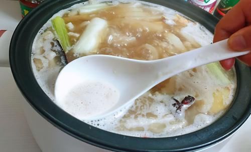 这东西含有胶原蛋白，8块钱一斤，女生可多吃，肤白气色好！