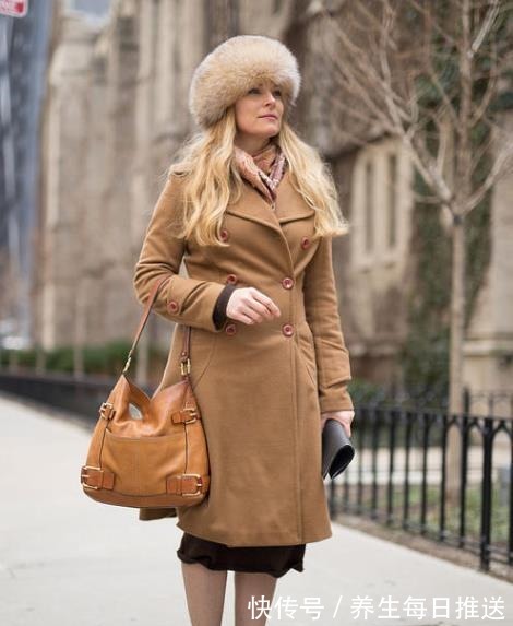皮草 秋冬买完毛衣大衣,建议搭配一顶“皮草帽”,优雅时髦又保暖!