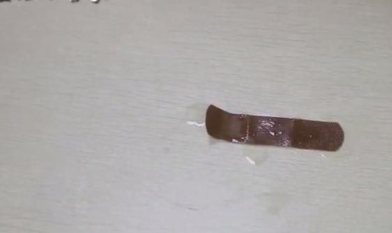 创口贴|晚上在门上贴1个创口贴，到底有什么神奇妙用？结果人人都贴了！