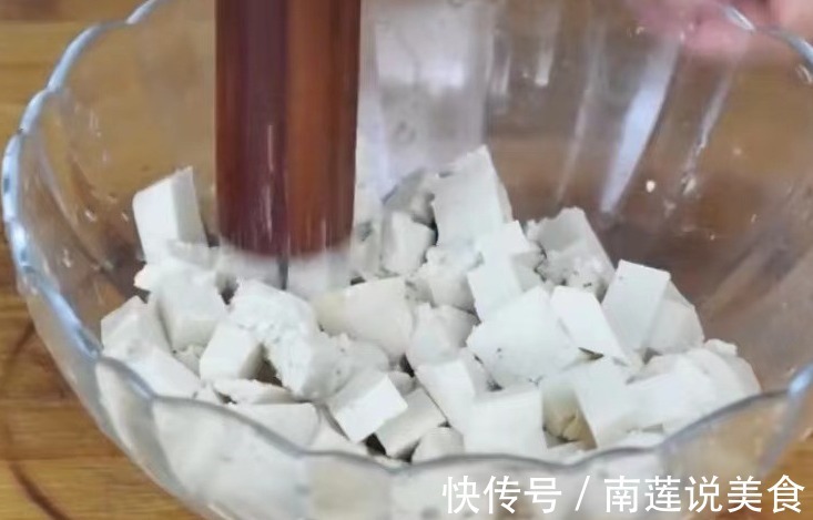 豆腐这样做实在太香了,比吃红烧肉还过瘾,简单家常,6斤不够吃