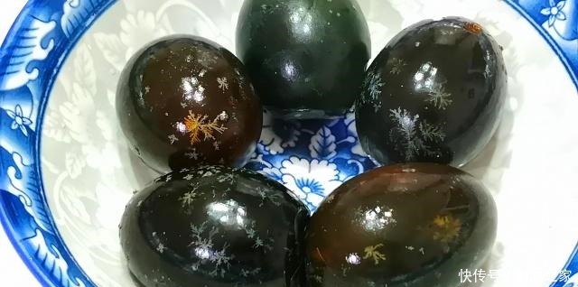 自从学会自制皮蛋,我家每月做一次,简单又解馋,比买的还好吃!