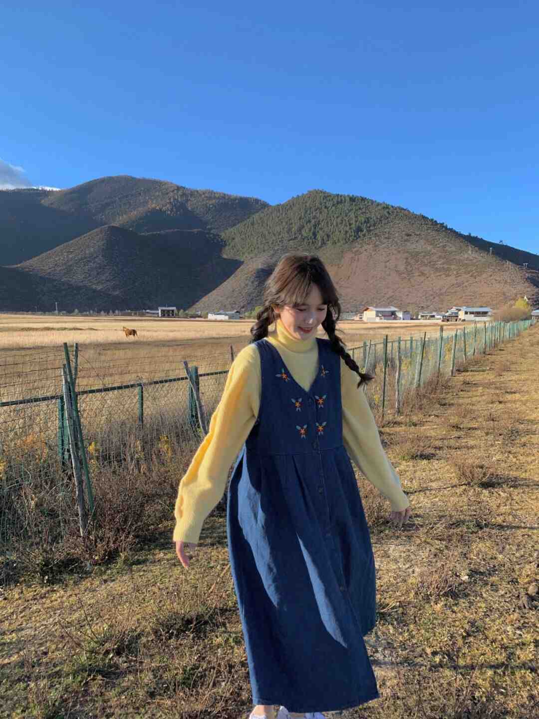 小姐姐|还在纠结冬天穿什么?套头毛衣搭配连衣裙,让你俏皮清新又自信