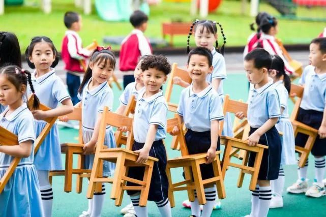 创意|恰同学少年！沪16区幼儿园、中小学创意毕业照来了