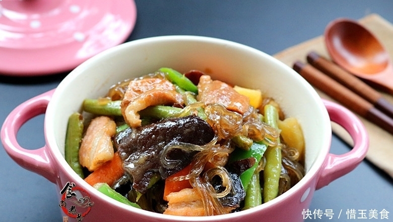 此菜,家人三天两头就想吃,食材丰富一锅出,又香又滑营养足