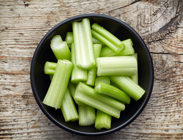 食物|医生告诫有胃病的人，要少吃5种食物，吃得越多，胃病越严重
