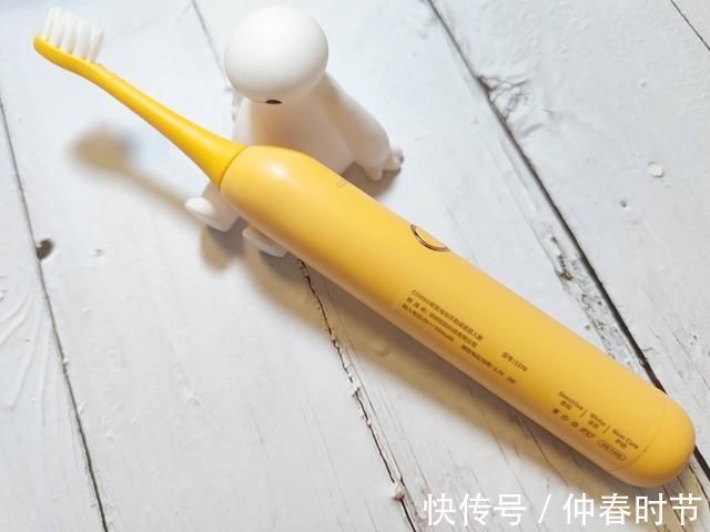 咸蛋超人|孩子排斥刷牙的原因?种草两款儿童电动牙刷,让孩子爱上刷牙