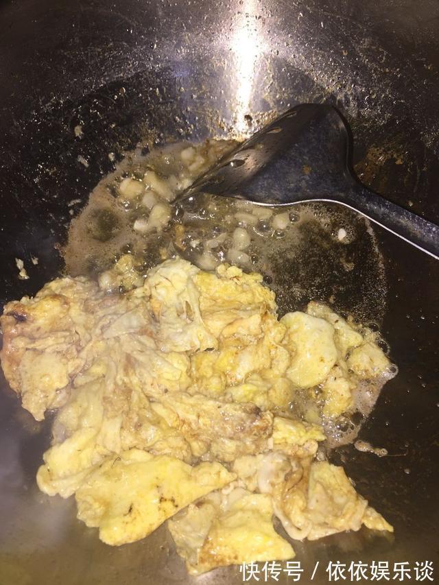 一碗面条，一碗菜卤做成家常“捞面条”，有滋有味吃起来