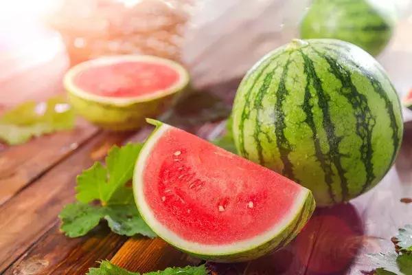 丝瓜汤|一锅丝瓜汤吃倒一家人！几种食物若发苦，劝你吃时要谨慎