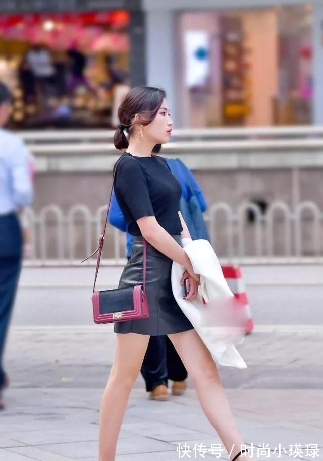 针织衫 神秘黑色小皮裙,气质优雅,迷人且清凉