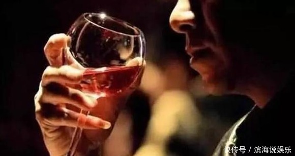 “肝毒”太深,“脸上”有3种表现,排除肝毒,按一穴、吃三蔬