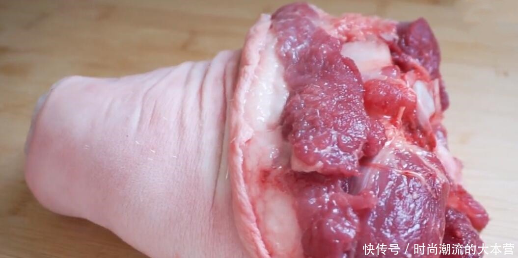 脱骨|大厨教你做红烧肘子,秘制方法超简单,肉质软糯脱骨,又香又好吃